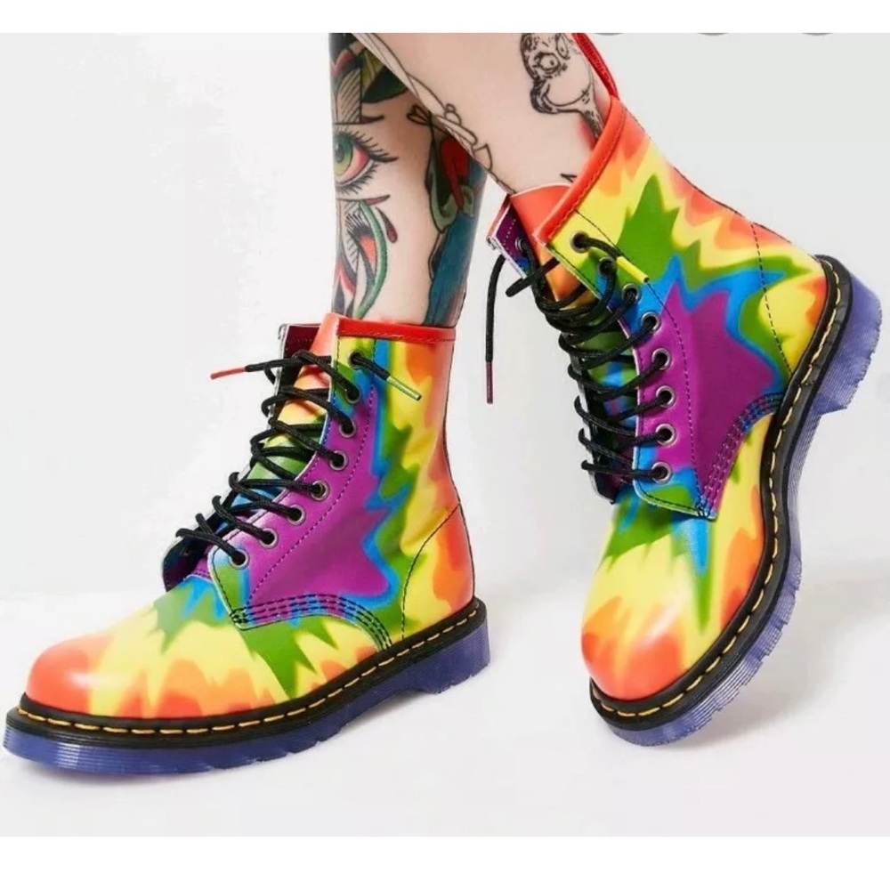 NEW DR MARTENS TIE-DYE PRIDE 1460 RAINBOW SIZE 12W